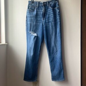 Hollister Women’s Curvy Ultra High Rise Vintage Straight Size 3 Short